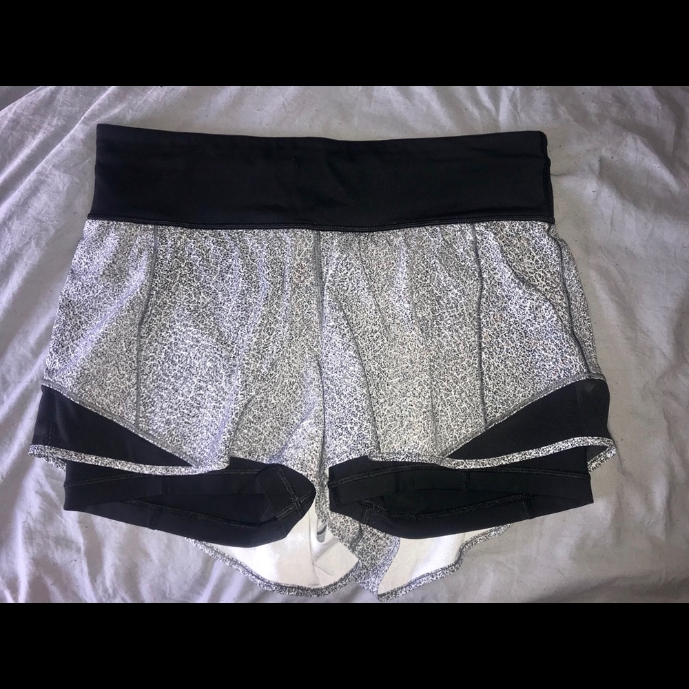 Lululemon Hottie Hot Short *Naked 4”